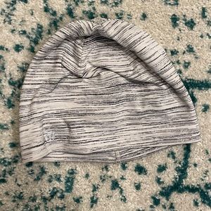 Lululemon run it out toque White And Black hat With Ponytail Hole